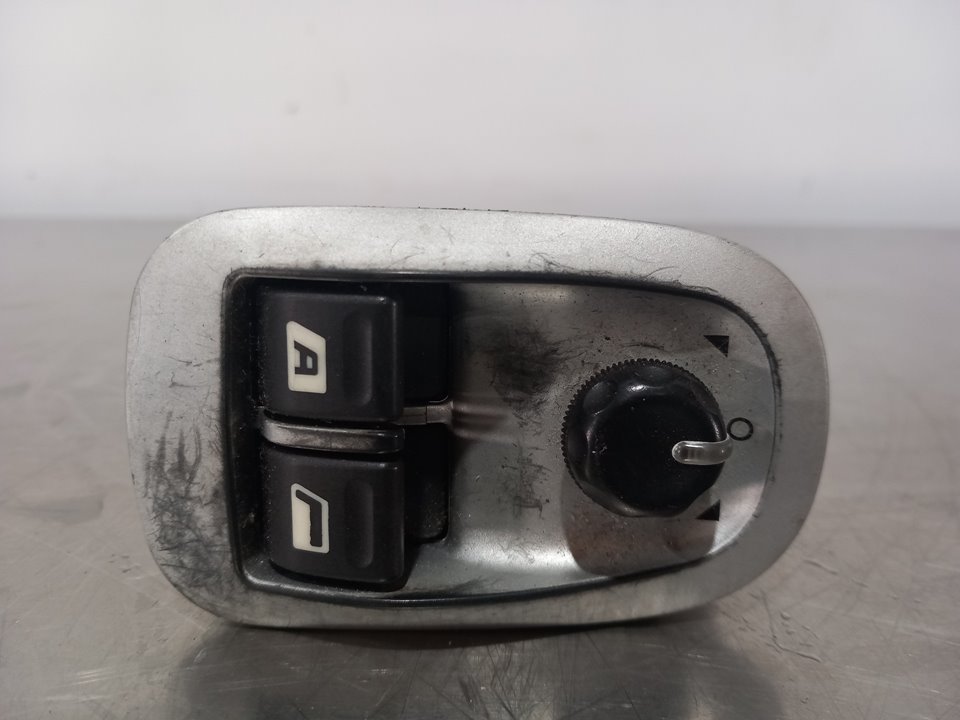 PEUGEOT 206 2 generation (2009-2013) Commutateur de fenêtre de porte avant gauche N1.Z1.16.5 24922107