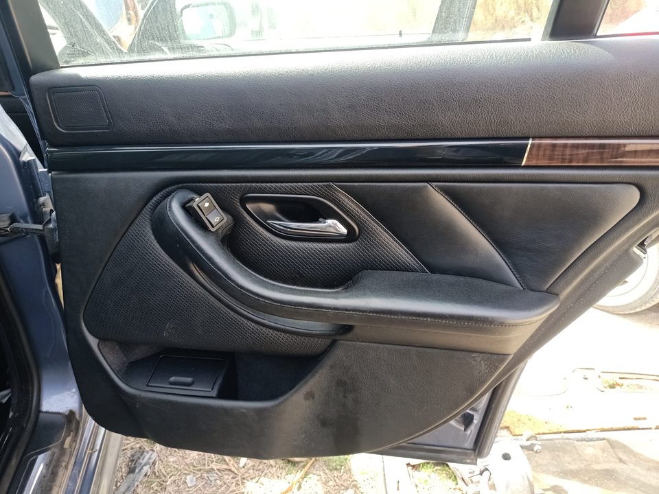 BMW 5 Series E39 (1995-2004) Pravý zadní dveřní panel 26296813