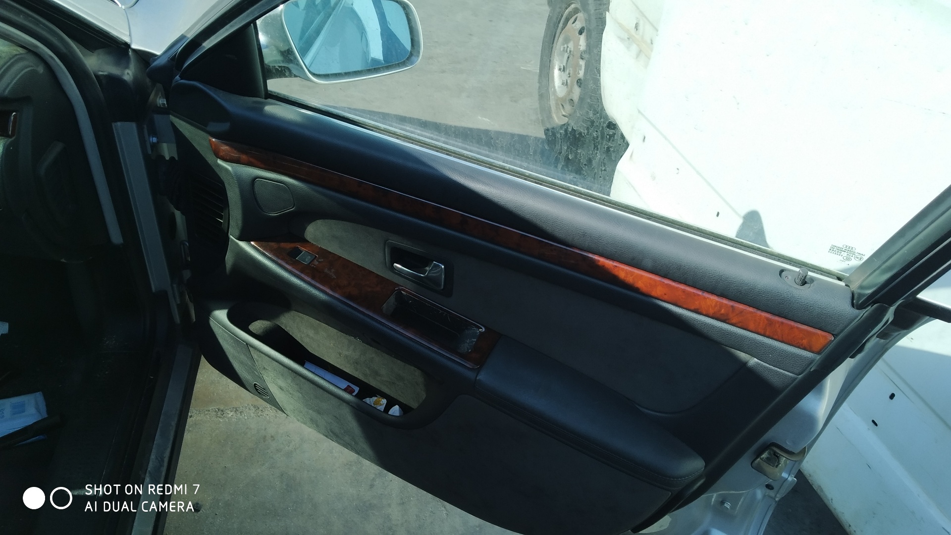 AUDI A8 D2/4D (1994-2002) Vänster främre dörrpanel 24910142