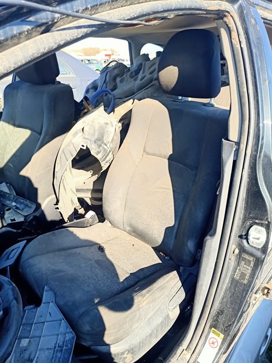 TOYOTA Avensis T27 Priekinė kairė sėdynė 24916213