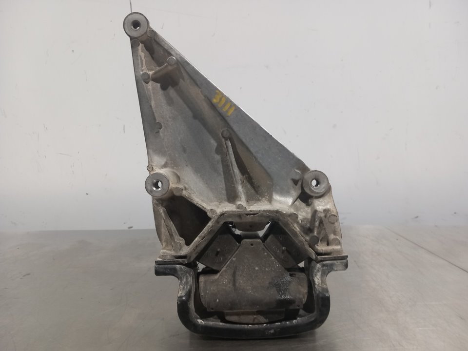 MERCEDES-BENZ Vito W638 (1996-2003) Right Side Engine Mount A6382421702 25233505