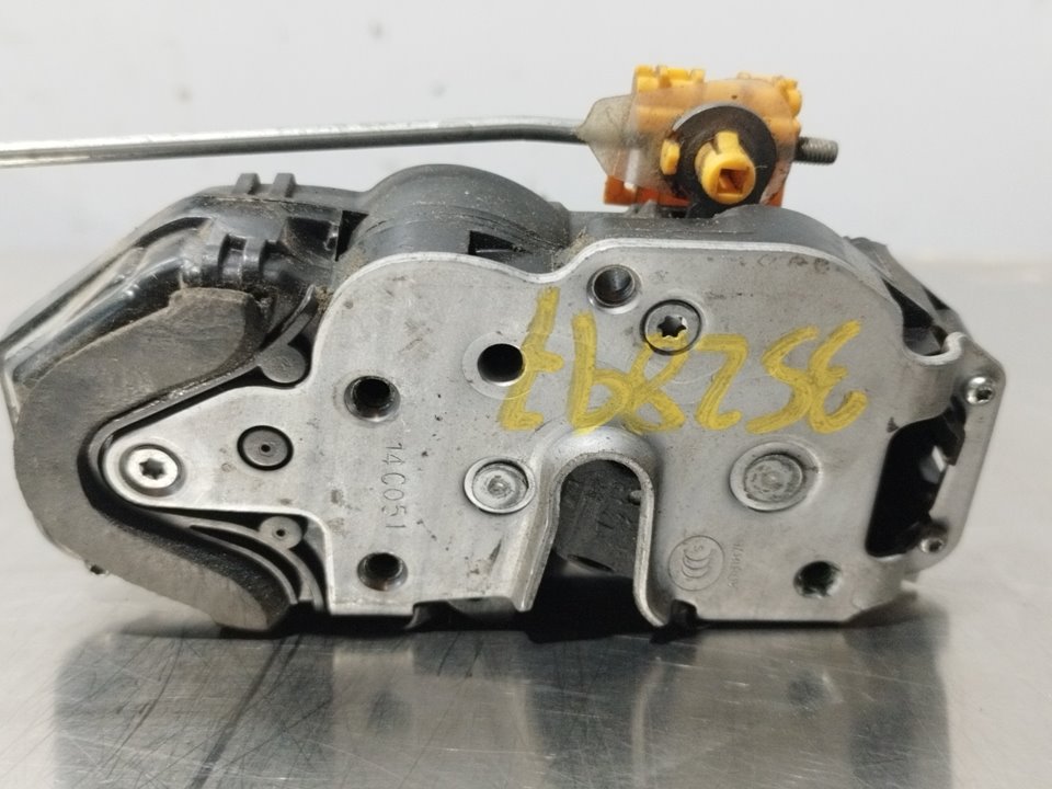 Türschloss vorne rechts 13579523 de Opel Zafira c tourer 2010-2013 - pieza usada