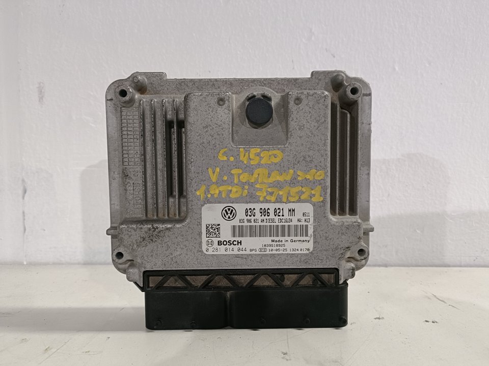 VOLKSWAGEN Touran 1 generation (2003-2015) Engine Control Unit ECU 24919686