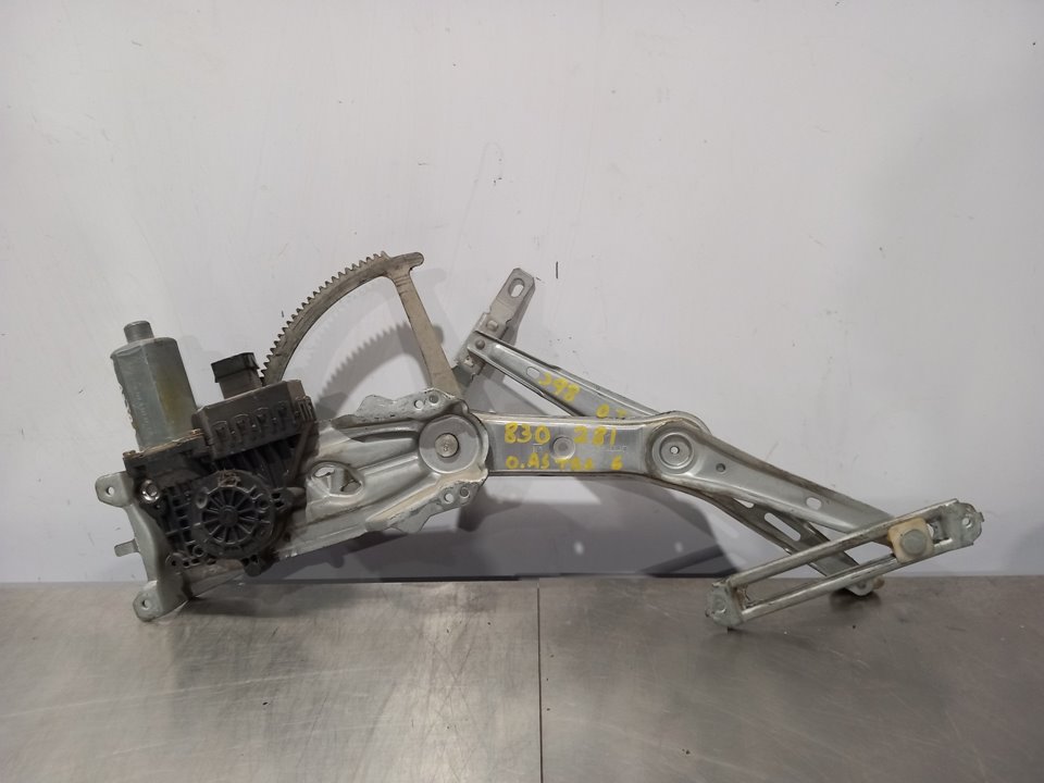 OPEL Astra H (2004-2014) Lève-vitre de porte avant gauche 0130821714 25894667