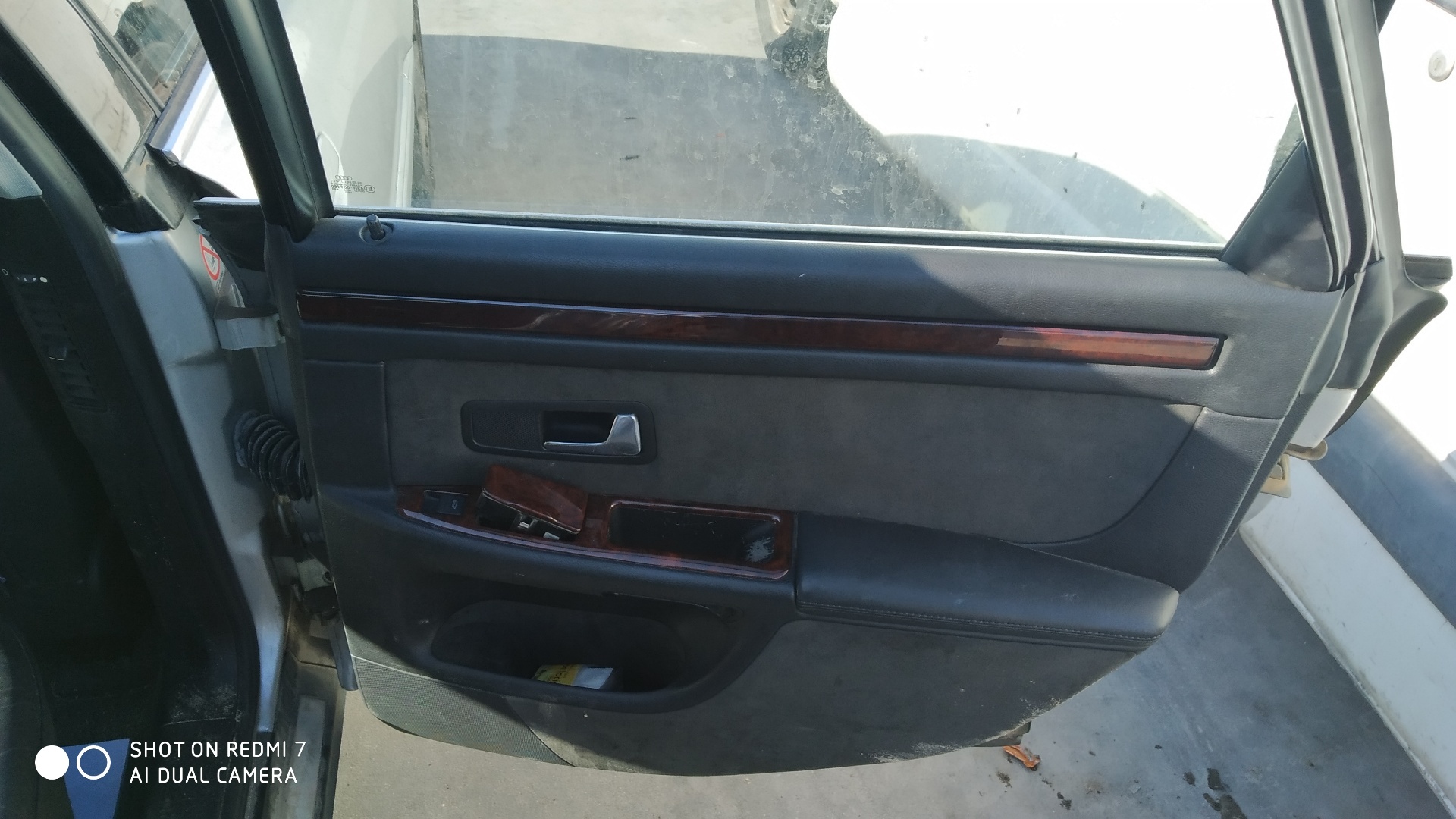 AUDI A8 D2/4D (1994-2002) Vänster främre dörrpanel 24910142