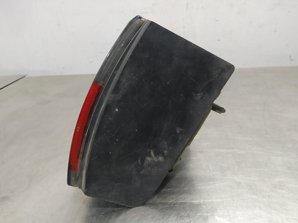 Piloto trasero izquierdo 7700838530 de Renault Megane i (ba0/1_) 1996-2003 - pieza usada