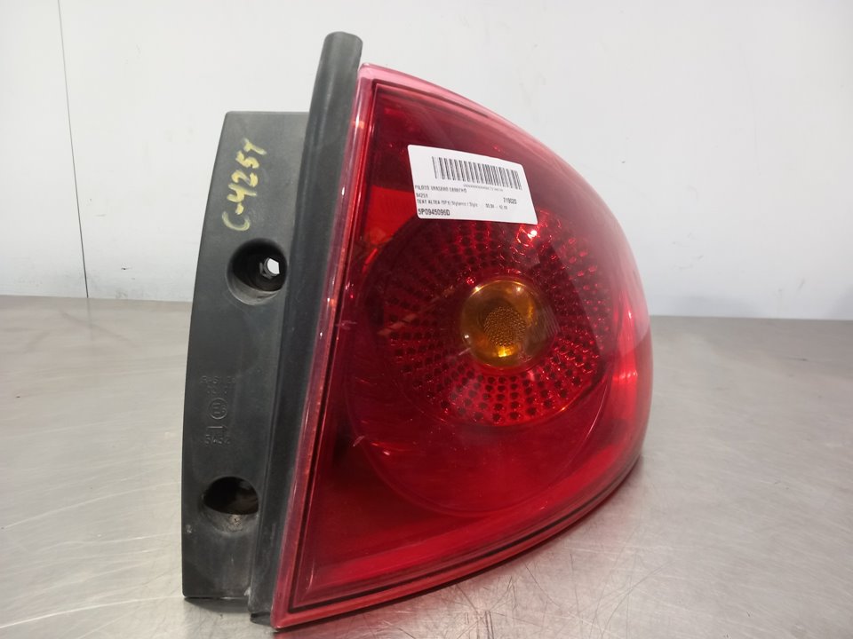 SEAT Toledo 3 generation (2004-2010) Права задня фара 5P0945096D 25893556