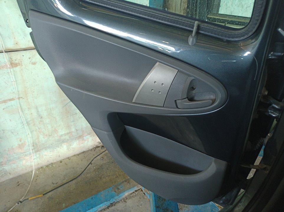 TOYOTA Aygo 1 generation (2005-2014) Galinių kairių durų moldingas 26297520