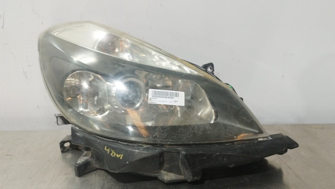 RENAULT Clio 3 generation (2005-2012) Front Right Headlight 8200261612 25895518