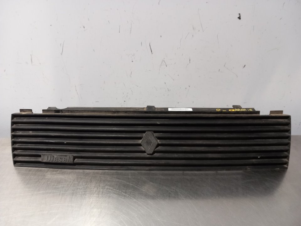 Griglia anteriore Renault R 9 1981-0