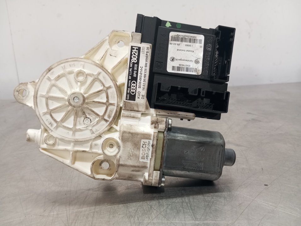 AUDI A3 8P (2003-2013) Moteur de commande de vitre de porte avant droite 0130822205 23823097