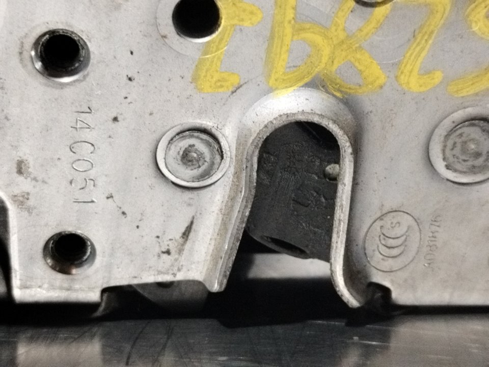Türschloss vorne rechts 13579523 de Opel Zafira c tourer 2010-2013 - pieza usada