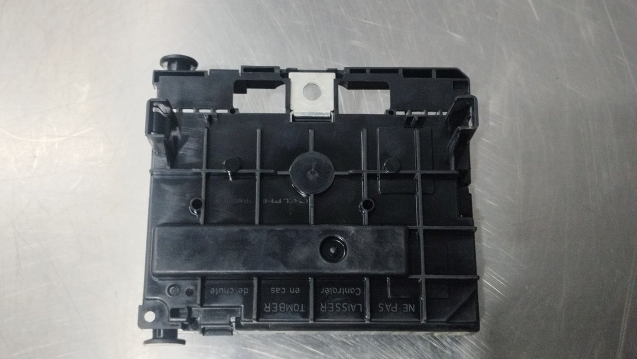 PEUGEOT 207 1 generation (2006-2009) Fuse Box 24939368