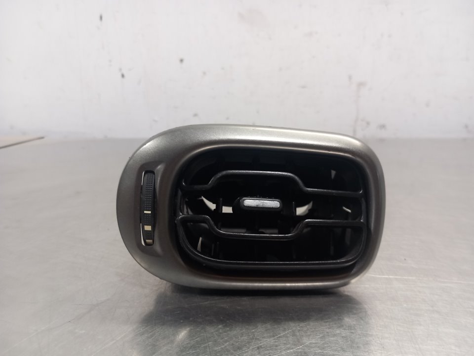 Rejilla aireadora 8FS 9683043377 de Citroen C3 picasso (sh_) 2010-0 95 CV - pieza usada