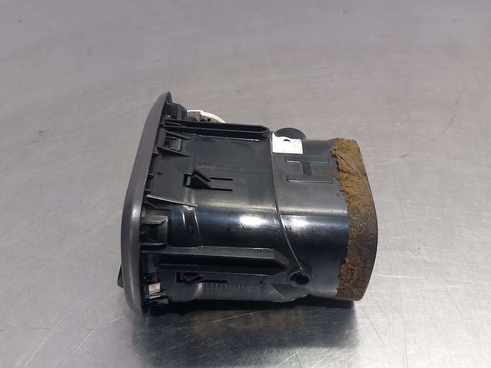 Rejilla aireadora 8FS 9683043377 de Citroen C3 picasso (sh_) 2010-0 95 CV - pieza usada
