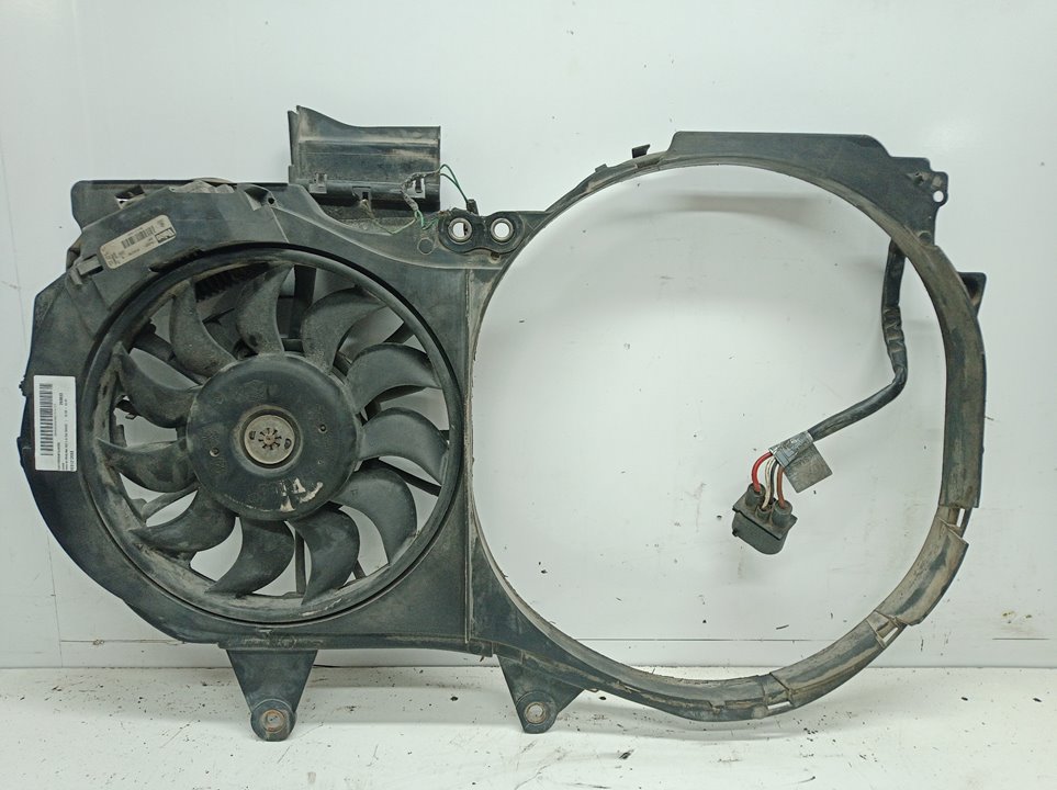 AUDI A4 B6/8E (2000-2005) Difūzoriaus ventiliatorius 8E0121205T 24916815