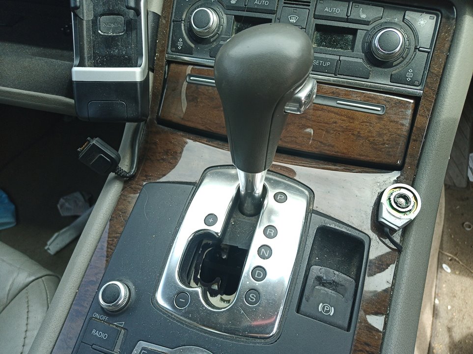 AUDI A8 D3/4E (2002-2010) Gear Shifting Knob 24913779