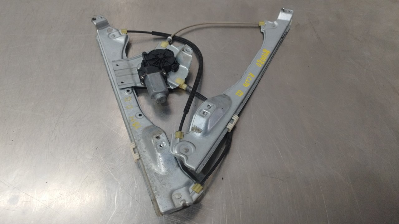 RENAULT Clio 3 generation (2005-2012) Lève-vitre de porte avant droite 8200291147 25895501