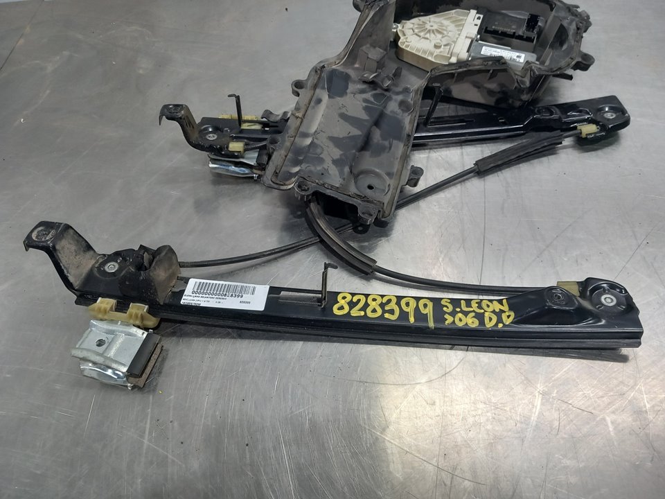 SEAT Leon 2 generation (2005-2012) Front Right Door Window Regulator 1K0959792M 25894545