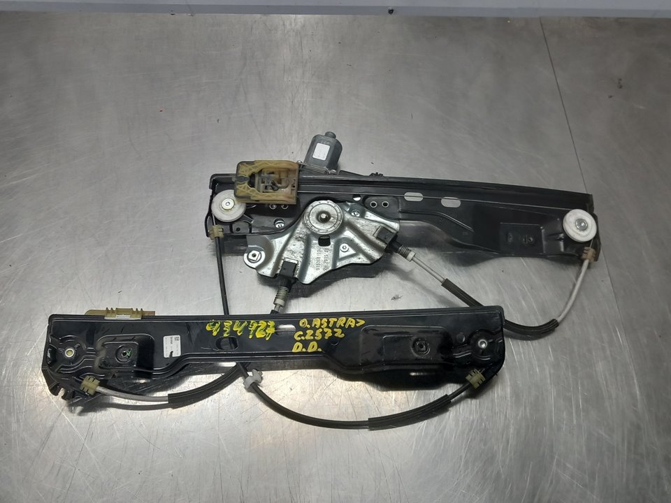 OPEL Astra K (2015-2021) Ridicător de geam ușă dreapta față 13350759 25754757