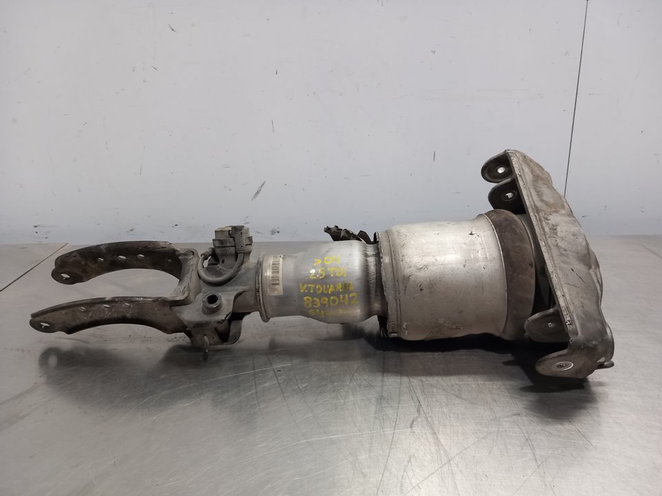 VOLKSWAGEN Front Left Shock Absorber 7L6412021AG 25895340