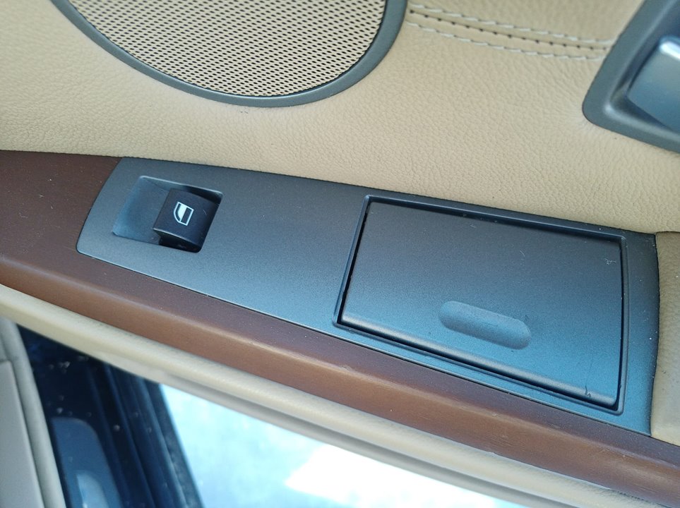 BMW 7 Series E65/E66 (2001-2008) Galinių dešinių durų langų pakėlimo mygtukas 24912041