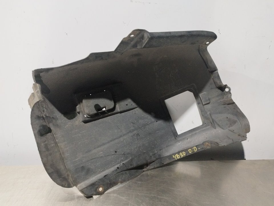 BMW 3 Series E90/E91/E92/E93 (2004-2013) Priekšējais labais paspārnis 51717172500 25897581