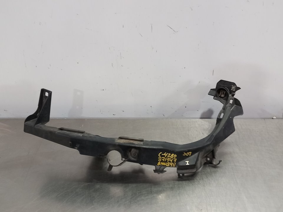 BMW 3 Series E90/E91/E92/E93 (2004-2013) Kreisās puses luktura kronšteina stiprinājums 51647116707 25914694