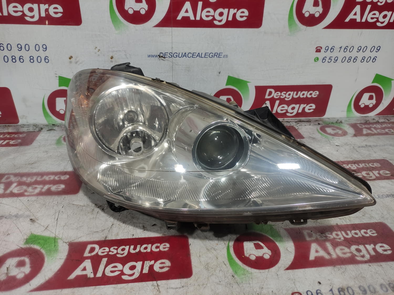 PEUGEOT 807 1 generation (2002-2012) Front Right Headlight 1494307080 24805826