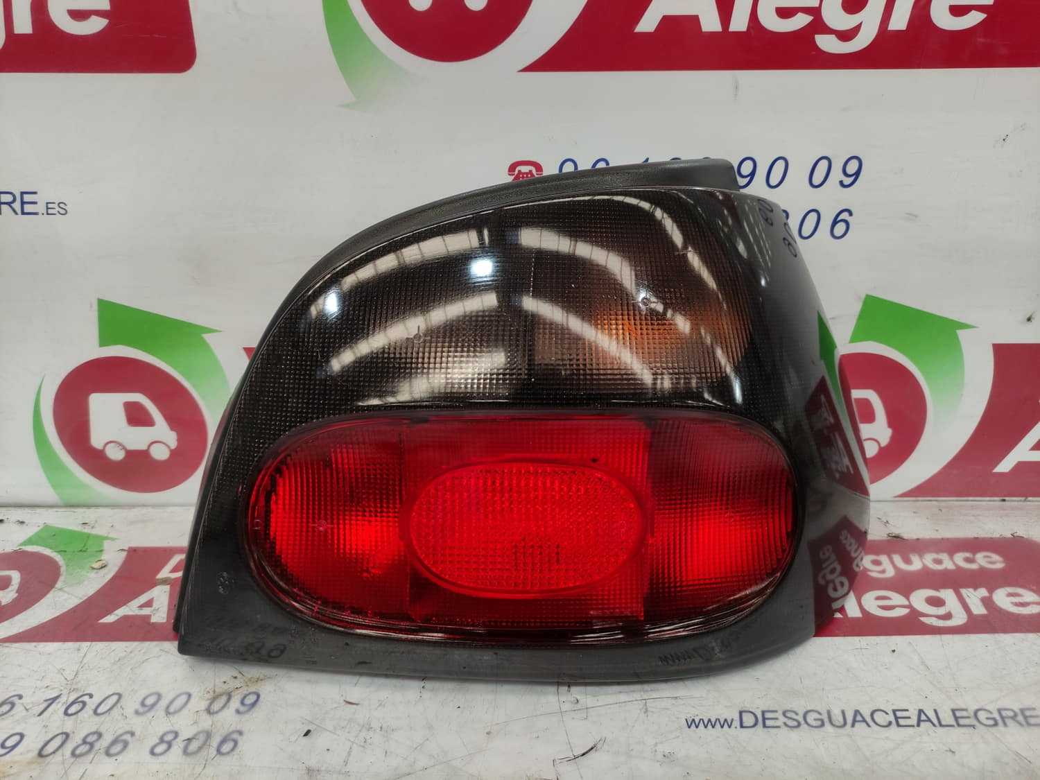 RENAULT Megane 1 generation (1995-2003) Rear Right Taillight Lamp 7700828138 24811517