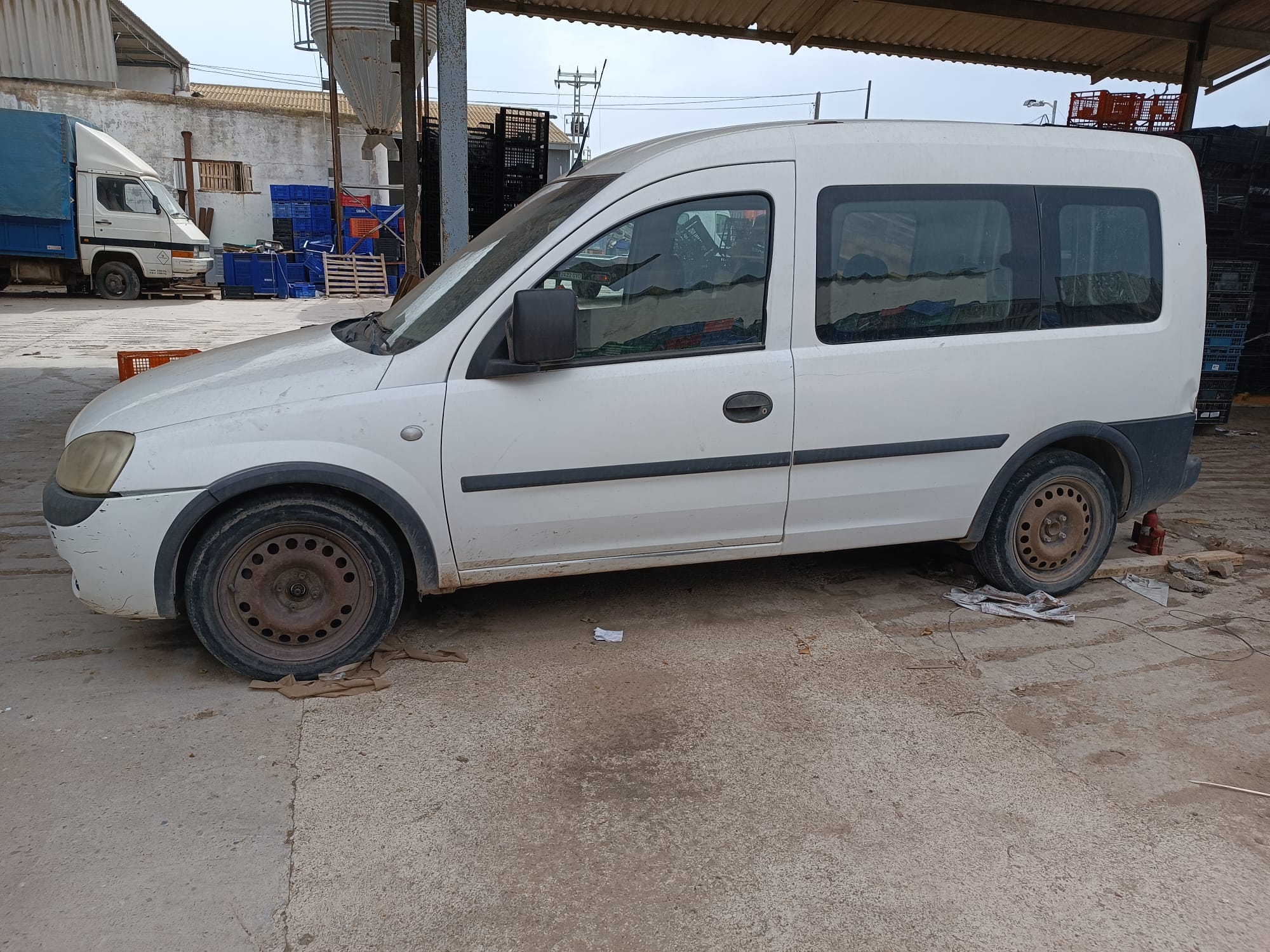 OPEL Combo C (2001-2011) Priekšējā stikla tīrītāja mehānisms 91498232 24857400