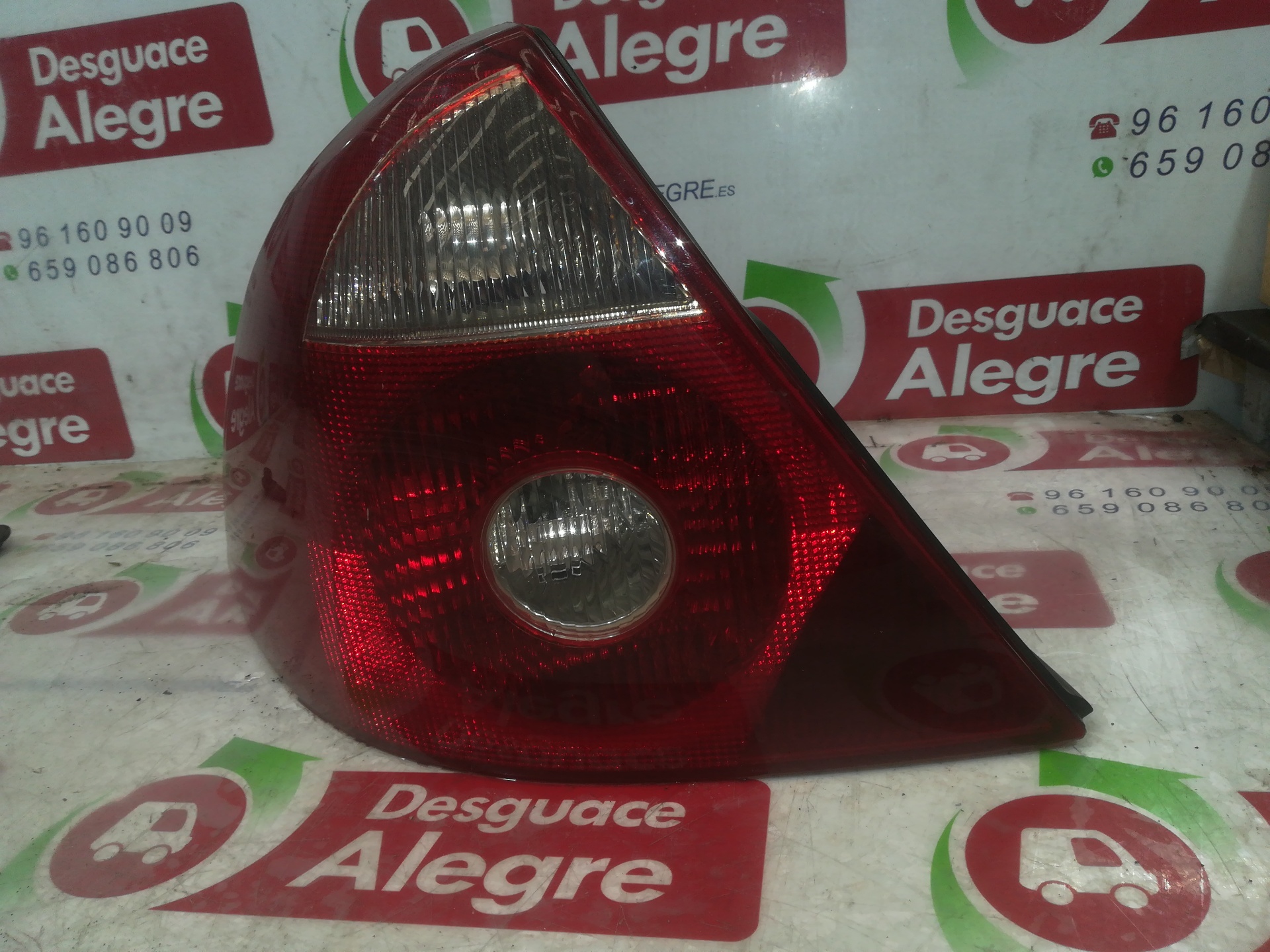 FORD Mondeo 3 generation (2000-2007) Rear Left Taillight 24810711