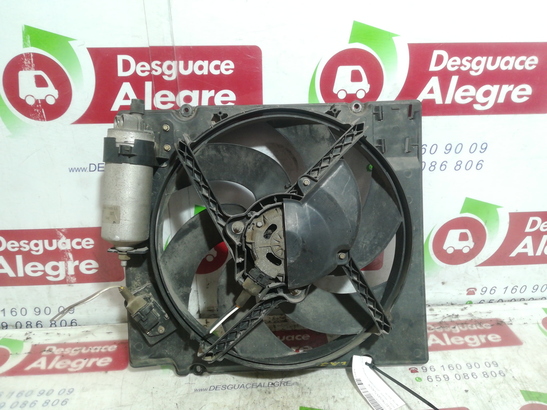 RENAULT Megane 2 generation (2002-2012) Difūzoriaus ventiliatorius 8240156 24811898