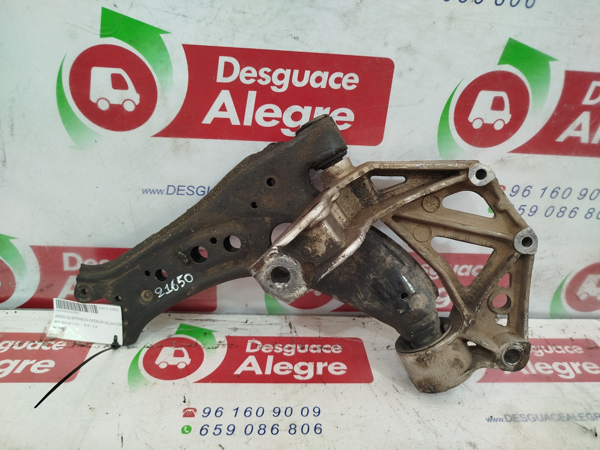 SEAT Ibiza 3 generation (2002-2008) Ľavé dolné rameno prednej nápravy 24860157