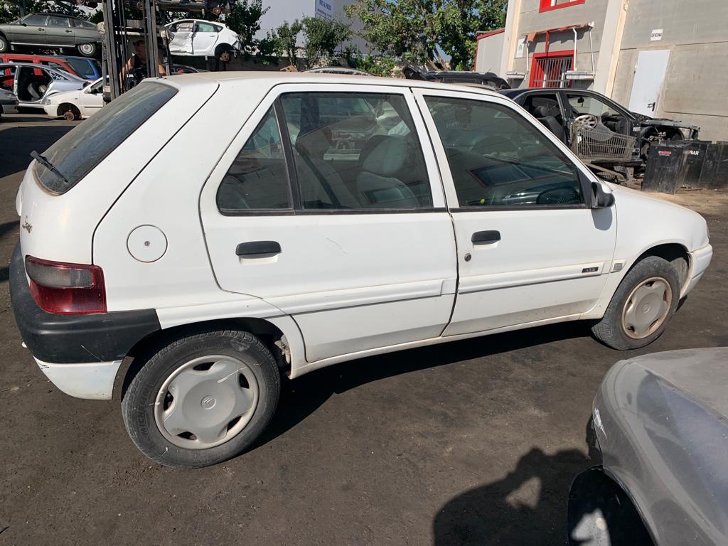 CITROËN Saxo 2 generation (1996-2004) Priekinis dešinys sparno posūkio žibintas (posūkis) 24808827