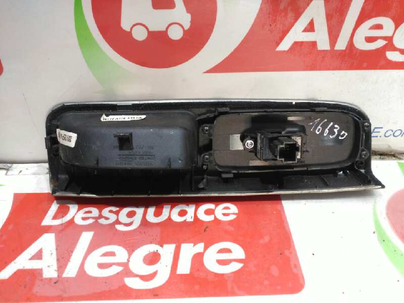 VOLVO S40 2 generation (2004-2012) Commutateur de vitre de porte avant droite 30774162 24788786