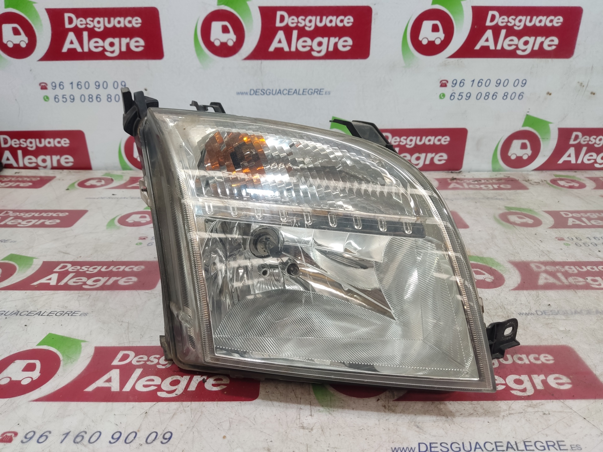FORD Fusion 1 generation (2002-2012) Front Right Headlight 24689800 24858860