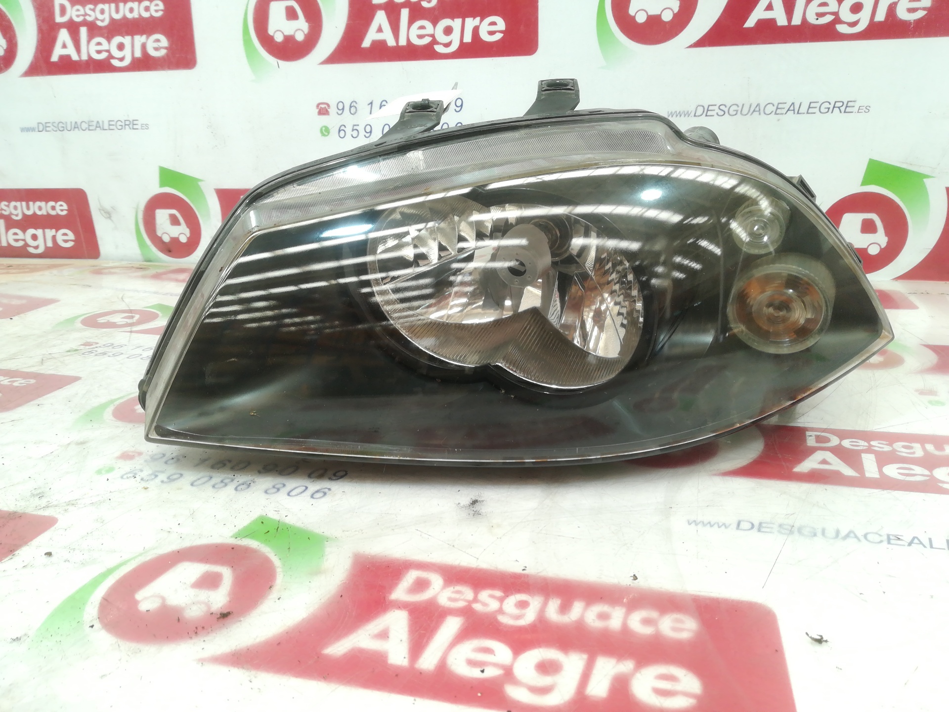 SEAT Cordoba 2 generation (1999-2009) Front Left Headlight 89318575 24808528