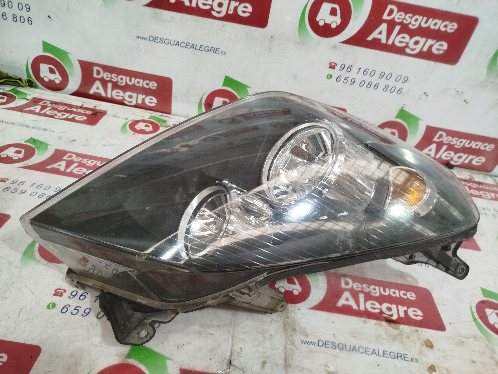 OPEL Astra H (2004-2014) Фара передняя правая 1EG27037002 25991780