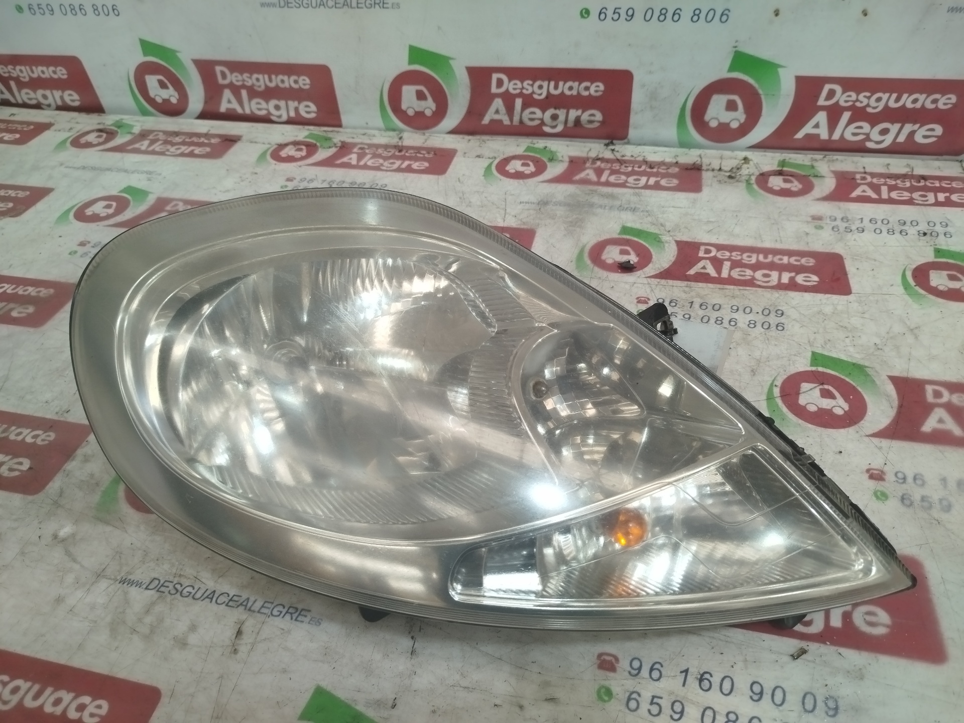 NISSAN Primastar 1 generation (2002-2014) Front Right Headlight 8200701356 25991621