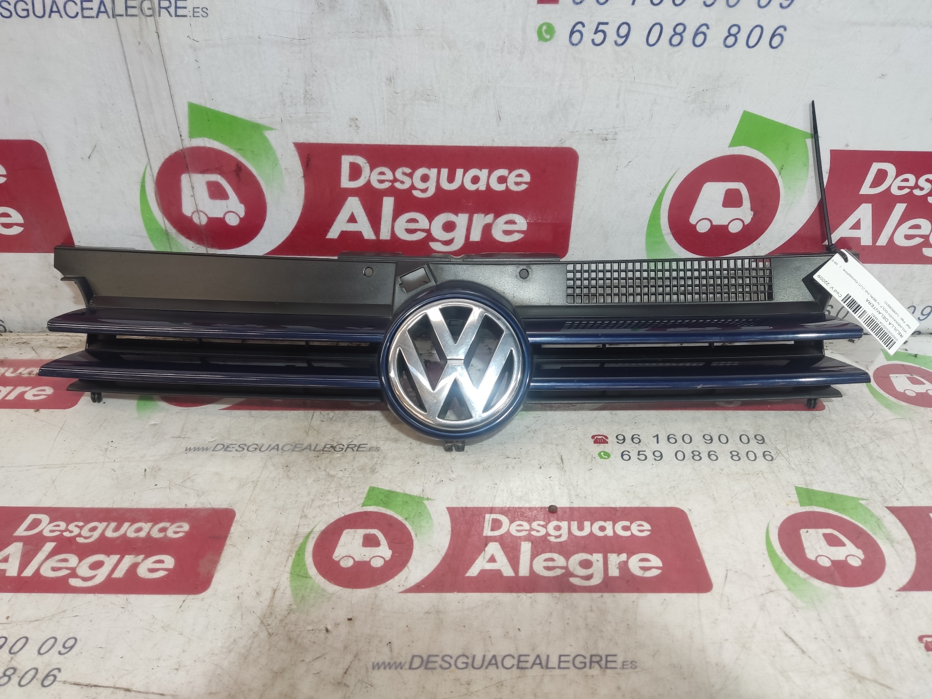 VOLKSWAGEN Golf 4 generation (1997-2006) Решітка радіатора 1J0853651D 24812361