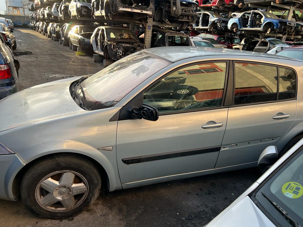 RENAULT Megane 2 generation (2002-2012) Противотуманка бампера передняя правая 8200074008 24801752