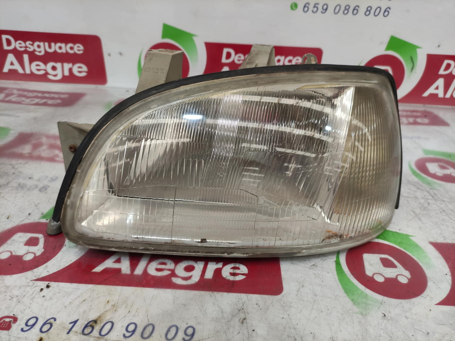 RENAULT Clio 1 generation (1990-1998) Front Left Headlight 24802943