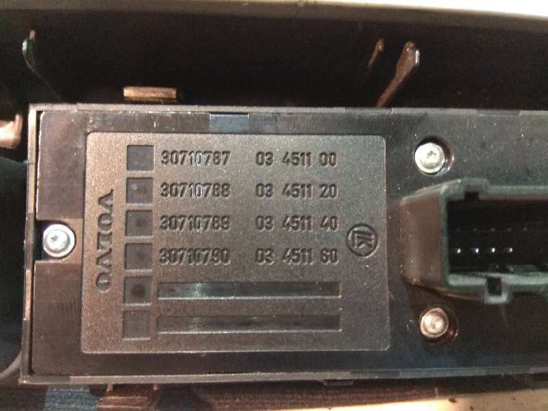 VOLVO V50 1 generation (2003-2012) Commutateur de fenêtre de porte avant gauche 30710787 24788689