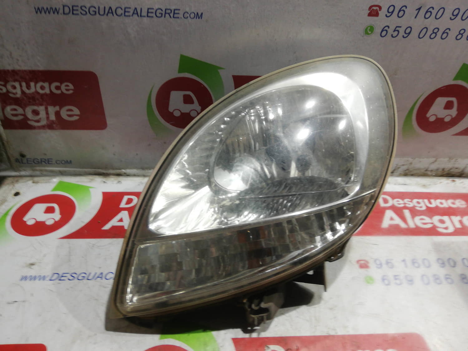 NISSAN Front Left Headlight 8200236590 24801037