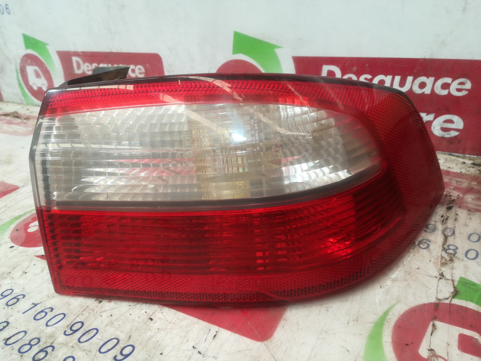 RENAULT Rear Right Taillight Lamp 8200002474 24811113