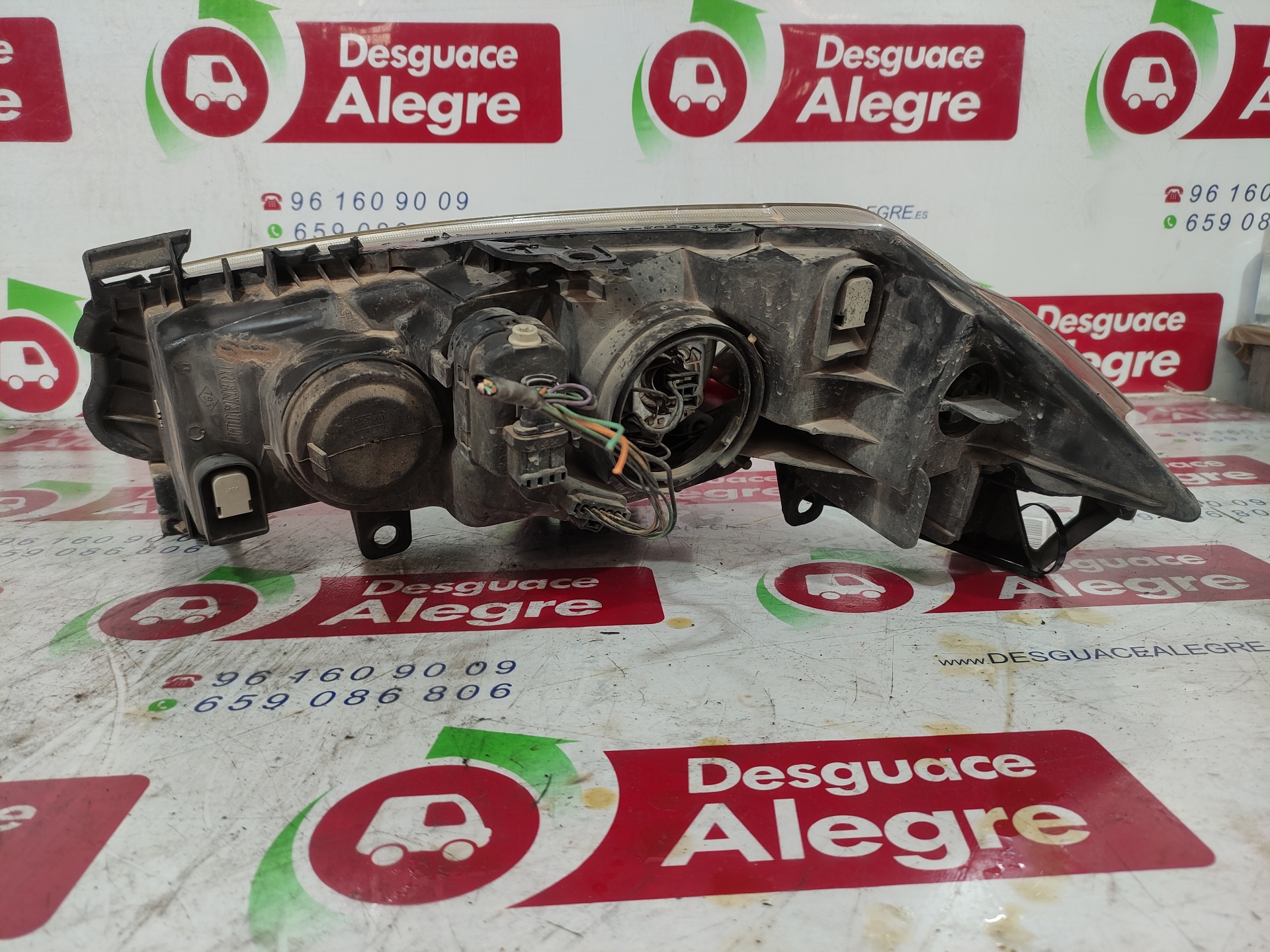 RENAULT Megane 2 generation (2002-2012) Фара передняя правая 7701054655 24807423