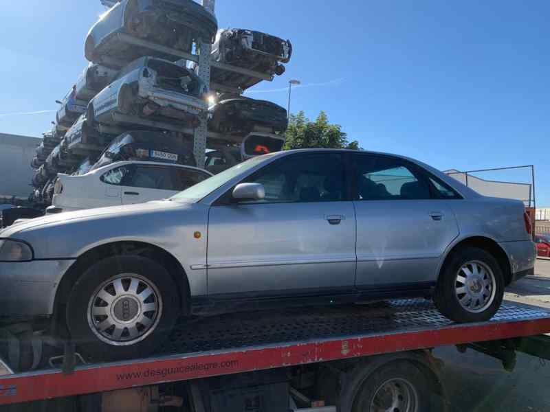 AUDI A4 B5/8D (1994-2001) Повторитель переднего правого крыла 8D0953050A 24793247