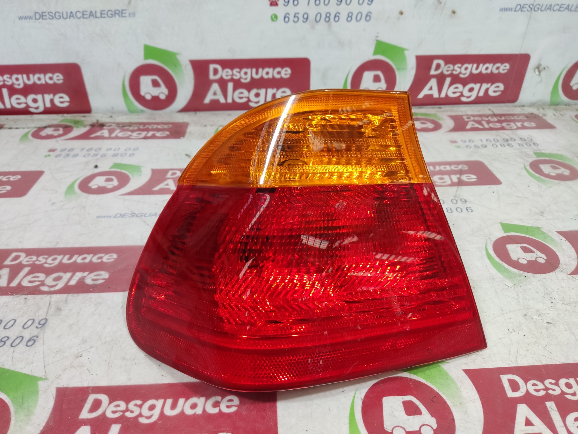 BMW 3 Series E46 (1997-2006) Rear Left Taillight 6321836492109 24859498