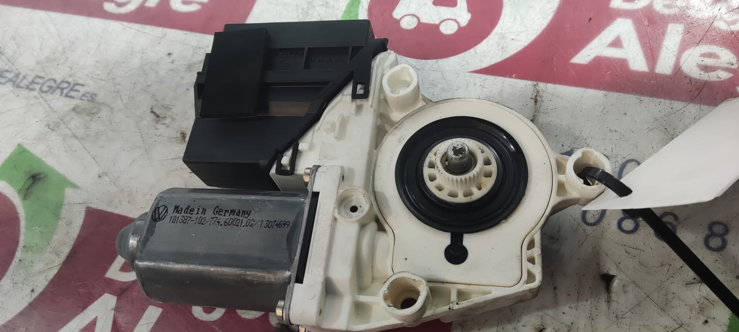 SEAT Ibiza 3 generation (2002-2008) Front Left Door Window Regulator Motor 104379101 24806858